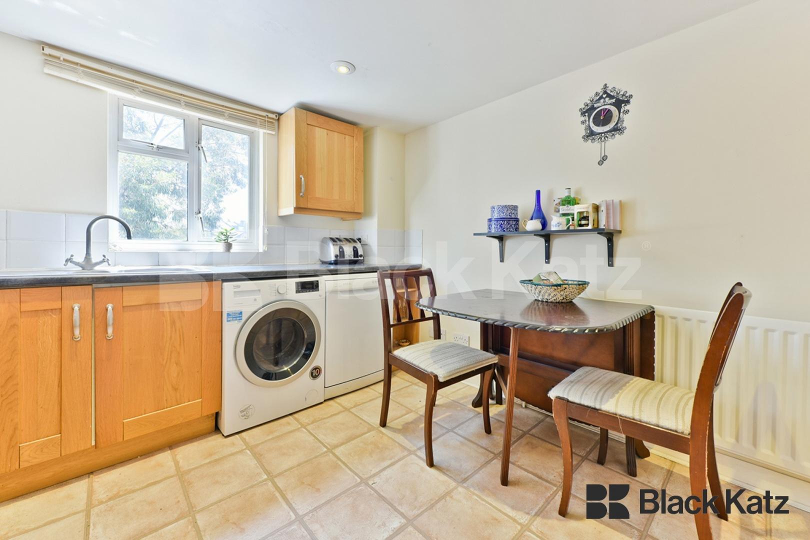 Split Level Apartment in Period House  Summerley Street, Earlsfield